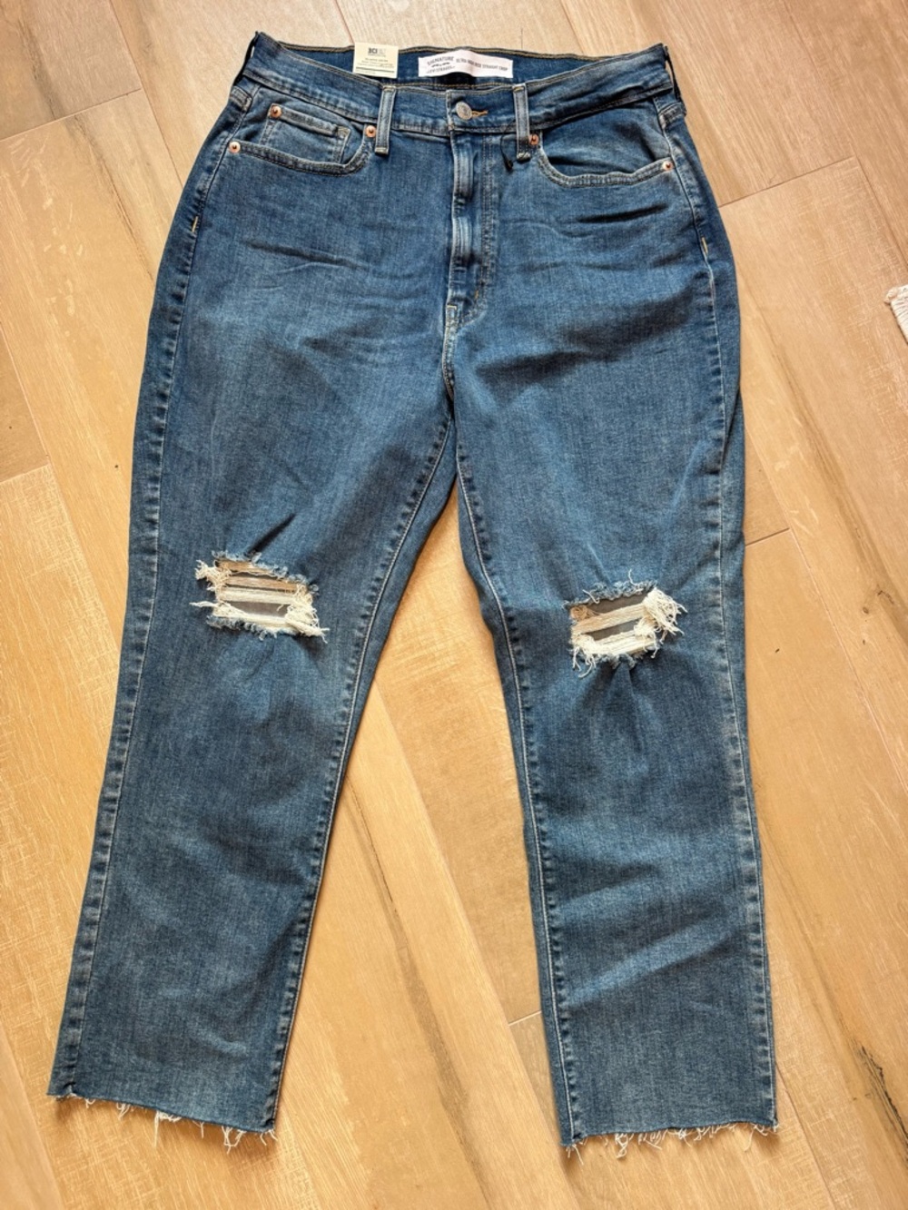 Levi’s Signature High Rise Straight Crop Jeans 11/30 Distressed Raw Hem